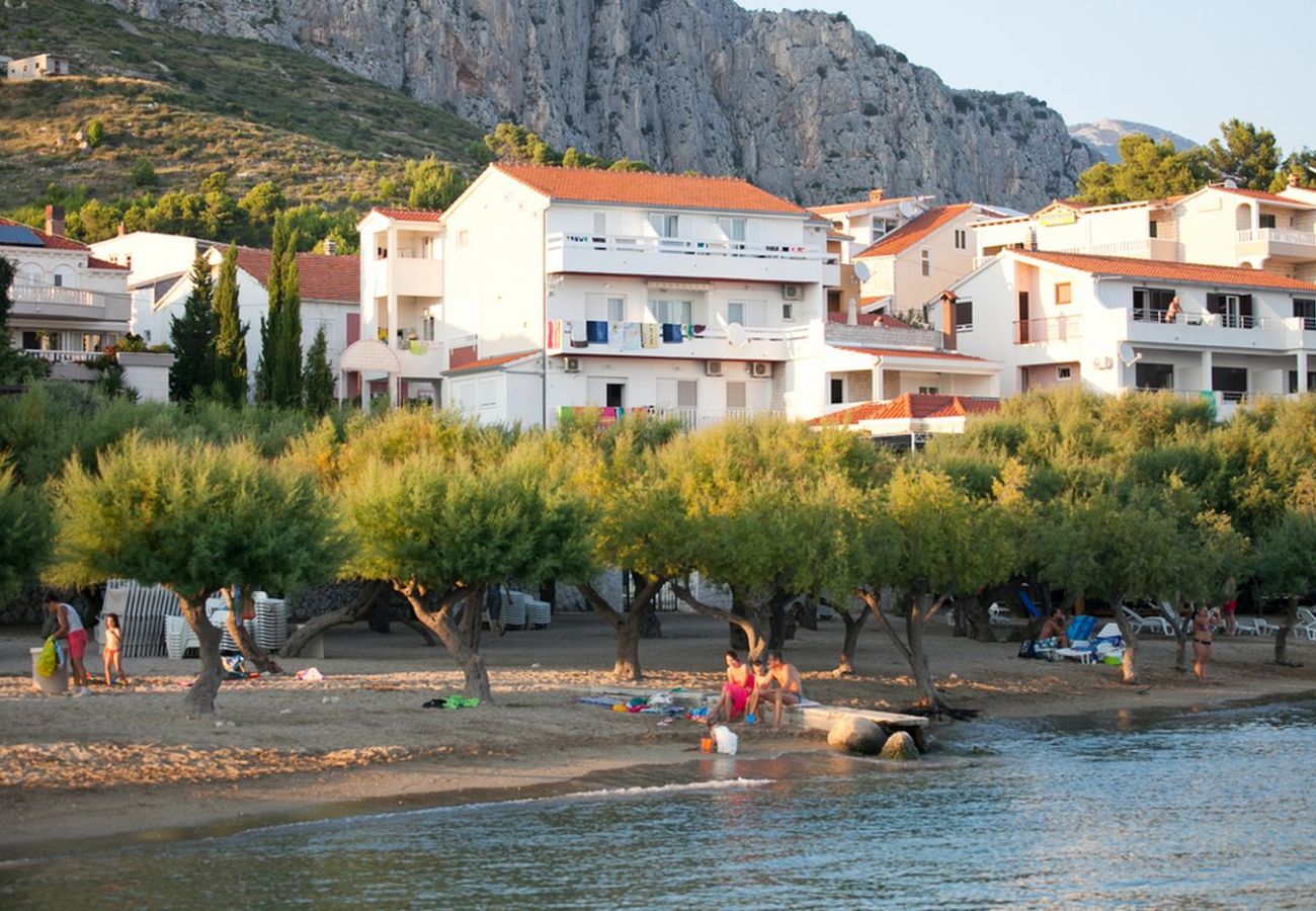 Appartamento a Duce - Appartamento direttamente sulla spiaggia di sabbia con vista mare, balcone, aria condizionata e Wi-Fi