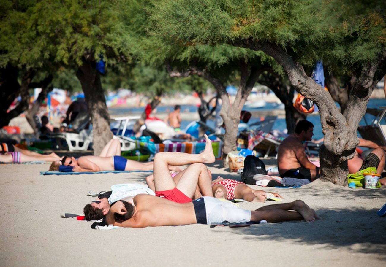 Appartamento a Duce - Appartamento direttamente sulla spiaggia di sabbia con vista mare, balcone, aria condizionata e Wi-Fi