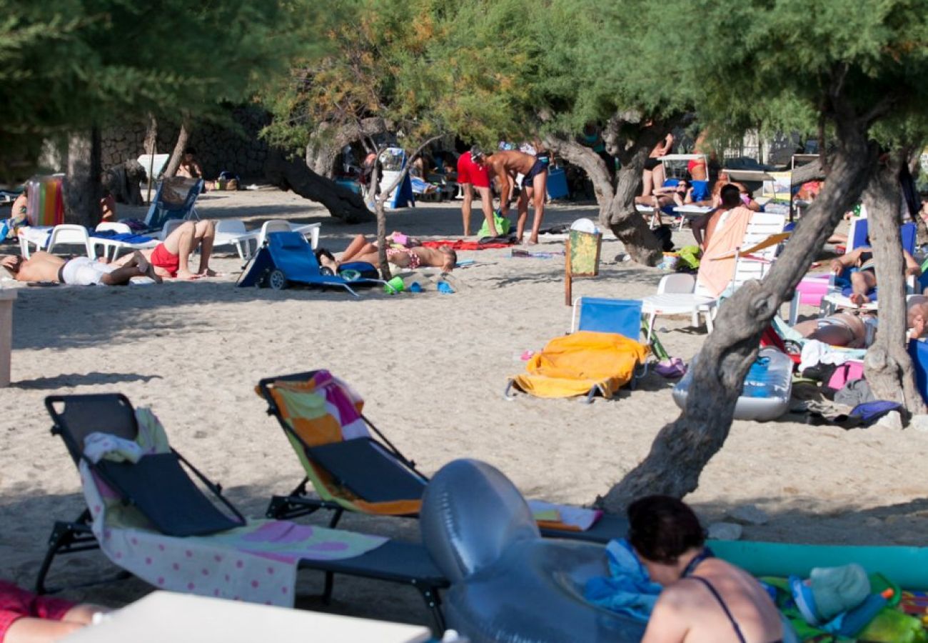 Appartamento a Duce - Appartamento direttamente sulla spiaggia di sabbia con vista mare, balcone, aria condizionata e Wi-Fi