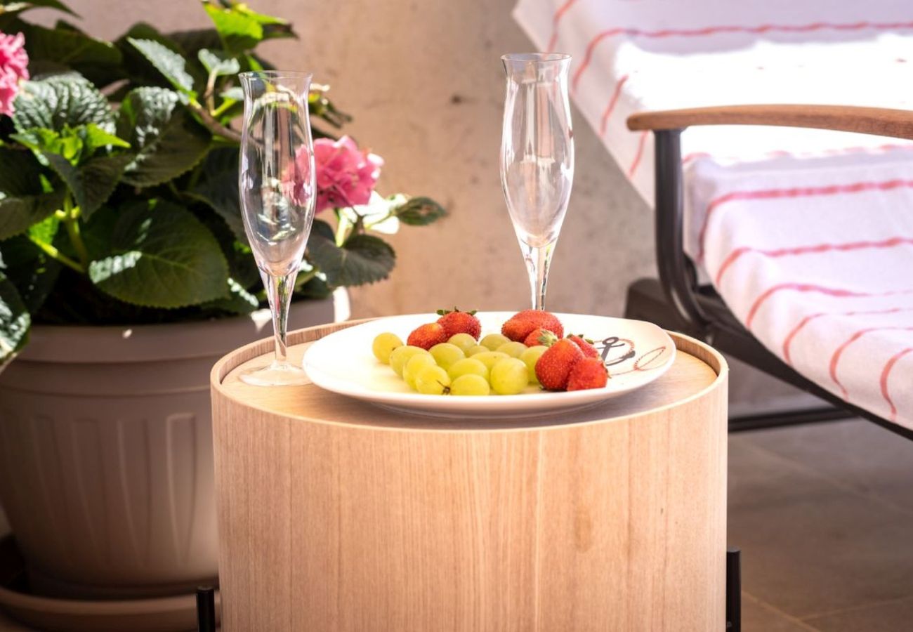 Casa a Mundanije - Casa vacanze a Mundanije con giardino, jacuzzi, terrazza, aria condizionata e lavatrice (5238-1)