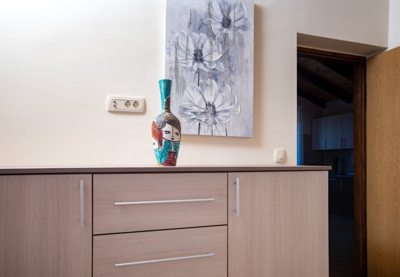 Casa a Mundanije - Casa vacanze a Mundanije con giardino, jacuzzi, terrazza, aria condizionata e lavatrice (5238-1)