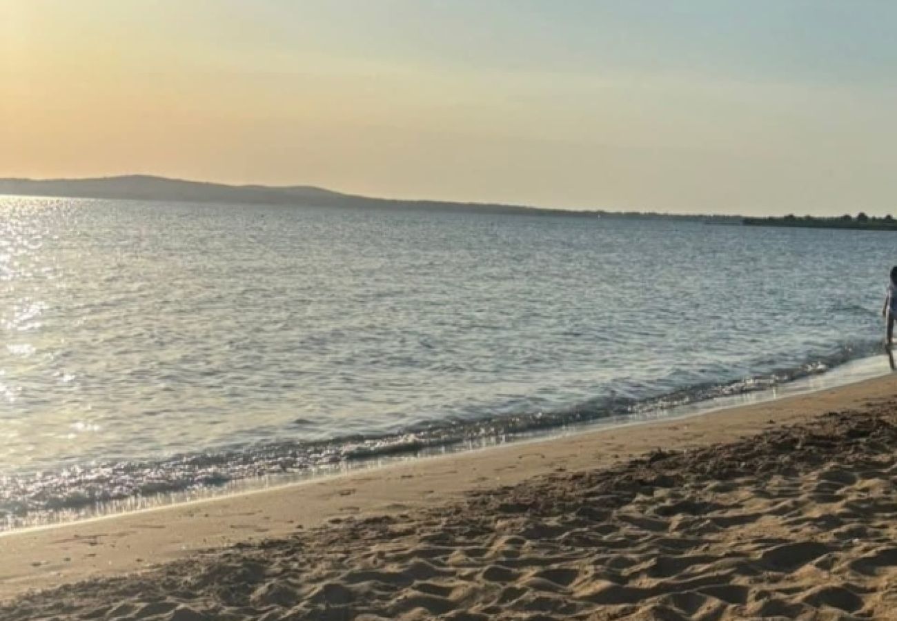 Casa a Privlaka - Casa vacanze 5239 per 8+3 persone a Privlaka – a 100 m dalla spiaggia di sabbia