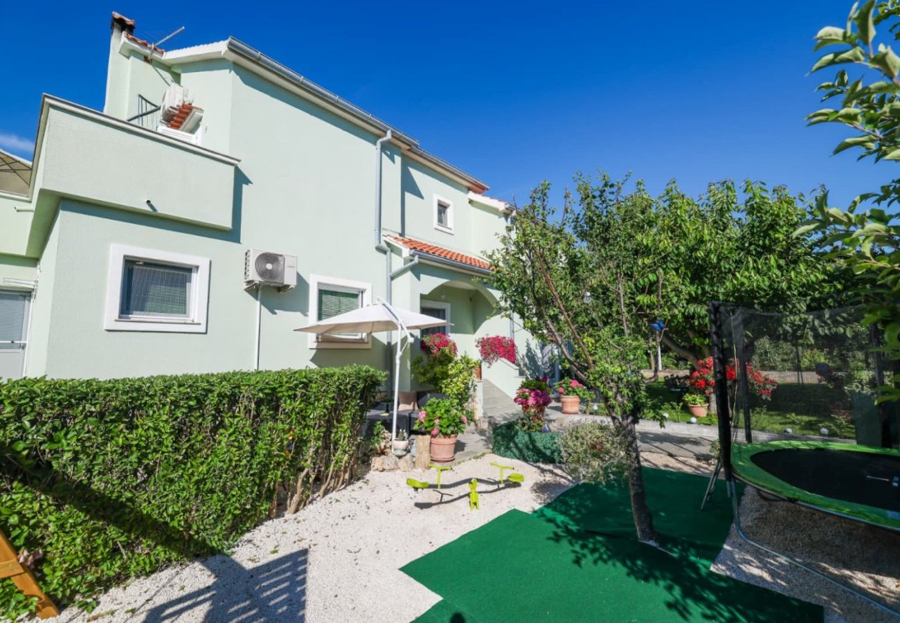 Casa a Privlaka - Casa vacanze 5239 per 8+3 persone a Privlaka – a 100 m dalla spiaggia di sabbia
