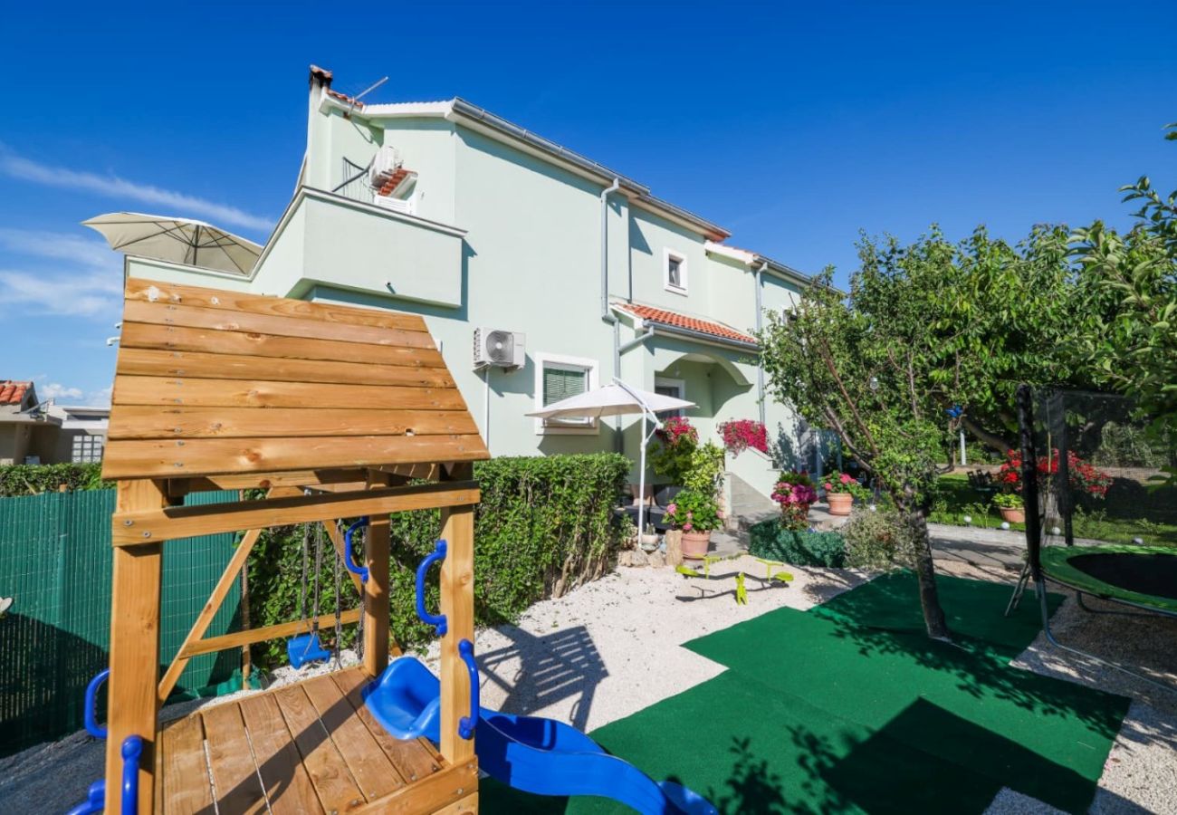 Casa a Privlaka - Casa vacanze 5239 per 8+3 persone a Privlaka – a 100 m dalla spiaggia di sabbia
