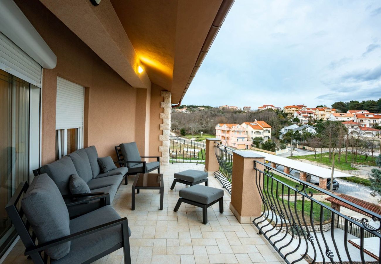 Appartamento a Lopar - Appartamento per vacanze a Lopar con terrazza, aria condizionata, Wi-Fi e vista mare (4738-7)