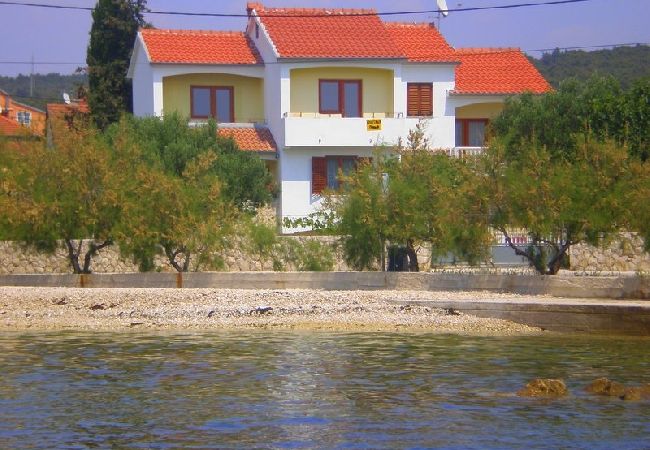 Studio w Bibinje - Apartament Studio w Bibinje z Widok na morze, taras, Klimatyzacja, WIFI (59-4) Studio w Bibinje - Apartament Studio w Bibinje z Widok na morze, taras, Klimatyzacja, WIFI (59-4)