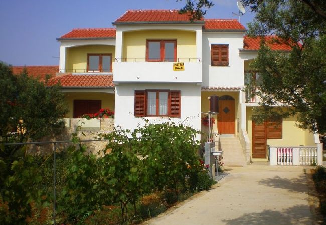 Studio w Bibinje - Apartament Studio w Bibinje z Widok na morze, taras, Klimatyzacja, WIFI (59-4) Studio w Bibinje - Apartament Studio w Bibinje z Widok na morze, taras, Klimatyzacja, WIFI (59-4)