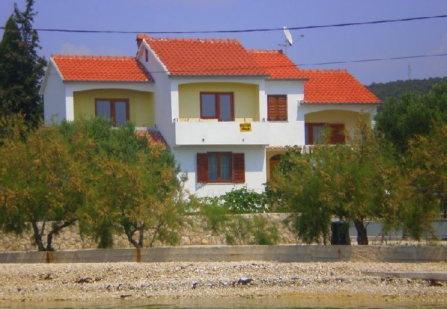 Studio w Bibinje - Apartament Studio w Bibinje z Widok na morze, taras, Klimatyzacja, WIFI (59-4) Studio w Bibinje - Apartament Studio w Bibinje z Widok na morze, taras, Klimatyzacja, WIFI (59-4)