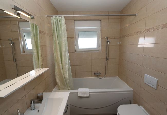 Apartament w Medulin - Apartament w Medulin z taras, Klimatyzacja, WIFI, Pralka (64-5) Apartament w Medulin - Apartament w Medulin z taras, Klimatyzacja, WIFI, Pralka (64-5)