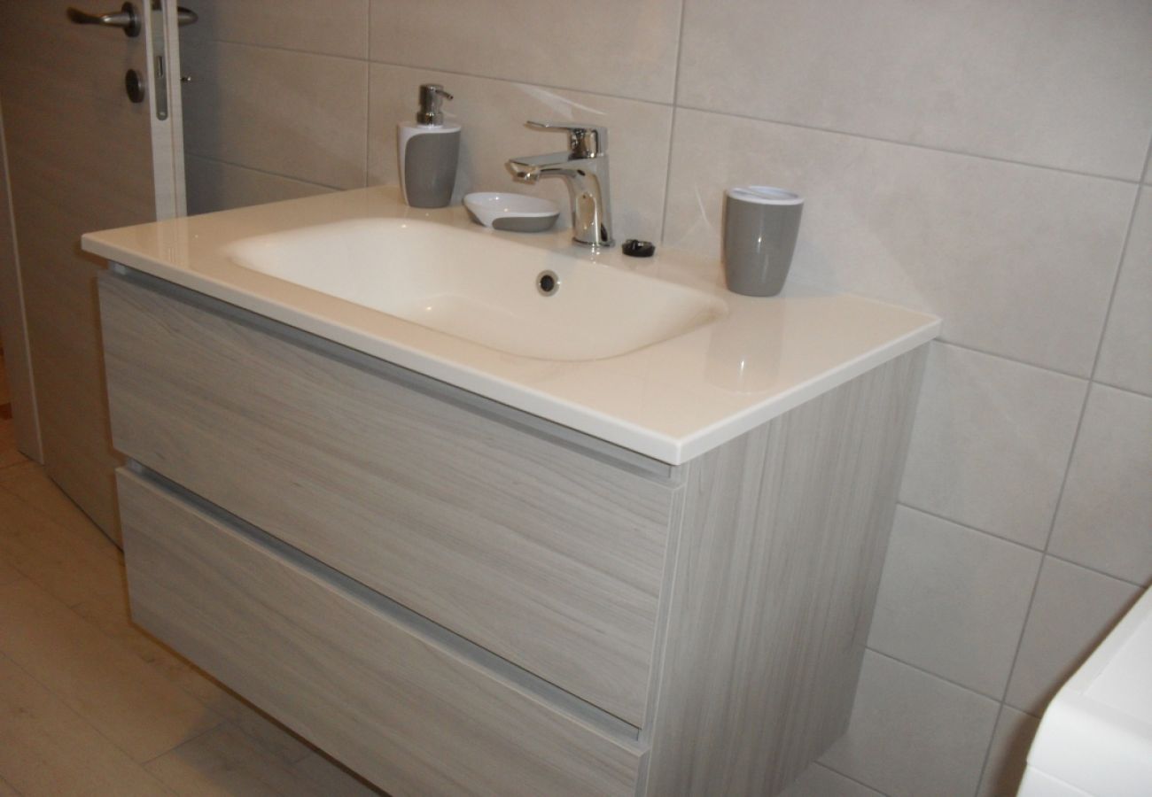 Apartament w Lopar - Apartament w Lopar z taras, Klimatyzacja, WIFI, Pralka (87-2)