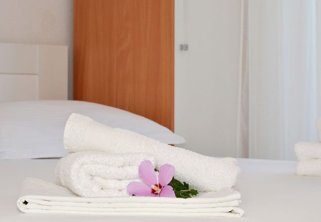 Apartament w Seget Vranjica - Apartament w Seget Vranjica z Widok na morze, balkon, Klimatyzacja, WIFI (91-3) Apartament w Seget Vranjica - Apartament w Seget Vranjica z Widok na morze, balkon, Klimatyzacja, WIFI (91-3)
