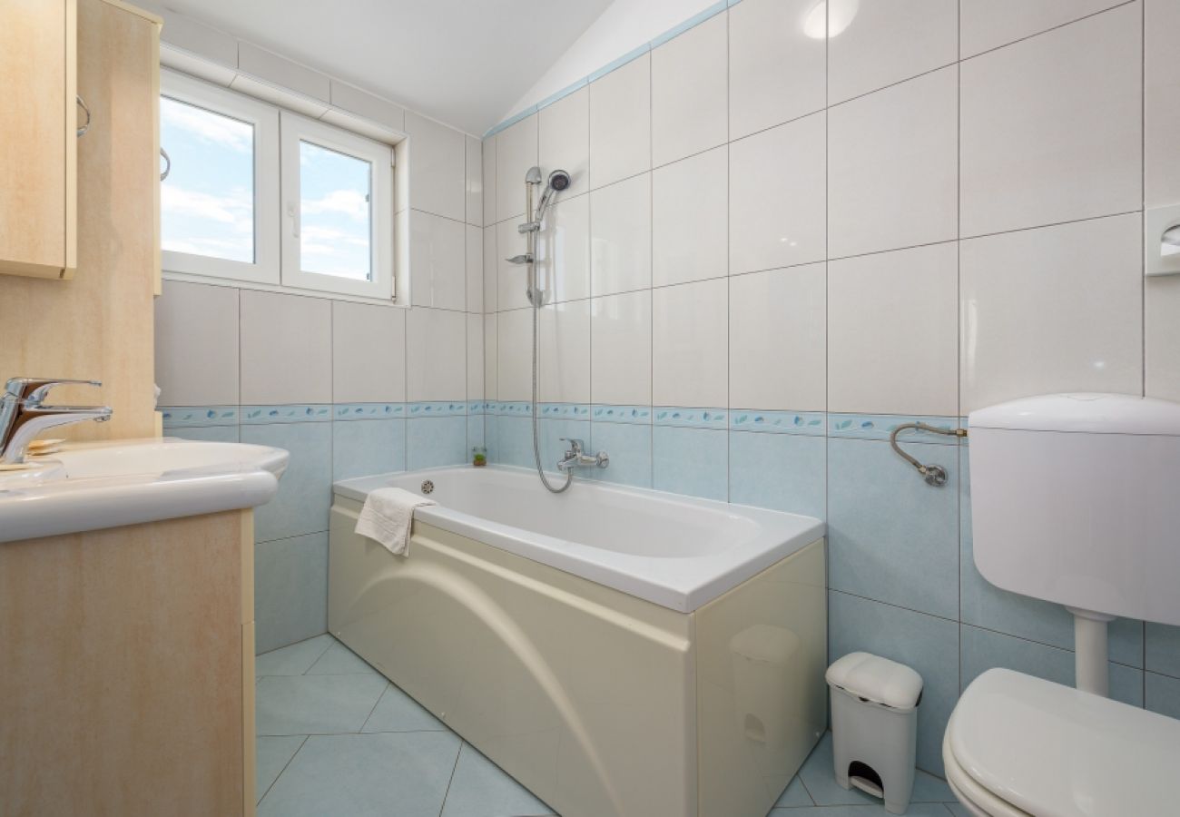 Apartament w Bašanija - Apartament w Bašanija z taras, Klimatyzacja, WIFI, Zmywarka (113-4)