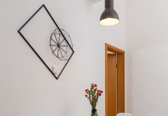 Apartament w Vodice - Apartament w Vodice z Widok na morze, taras, Klimatyzacja, WIFI (94-9) Apartament w Vodice - Apartament w Vodice z Widok na morze, taras, Klimatyzacja, WIFI (94-9)