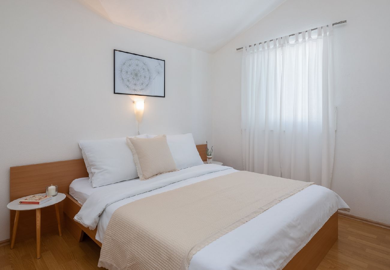 Apartament w Vodice - Apartament w Vodice z Widok na morze, taras, Klimatyzacja, WIFI (94-9)