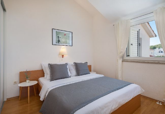 Apartament w Vodice - Apartament w Vodice z Widok na morze, balkon, Klimatyzacja, WIFI (94-10) Apartament w Vodice - Apartament w Vodice z Widok na morze, balkon, Klimatyzacja, WIFI (94-10)