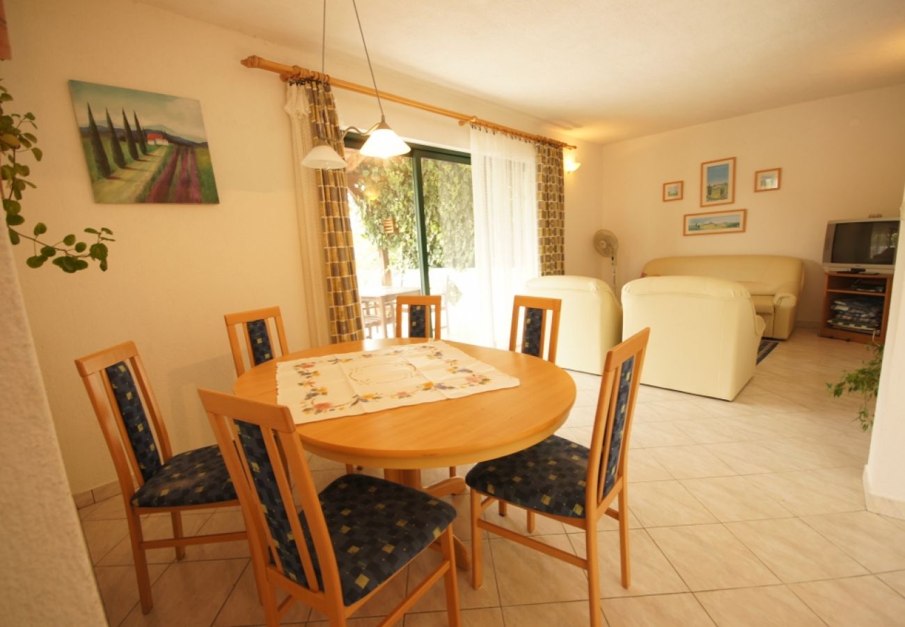 Apartament w Murter - Apartament w Murter z taras, Klimatyzacja, WIFI, Pralka (125-3)