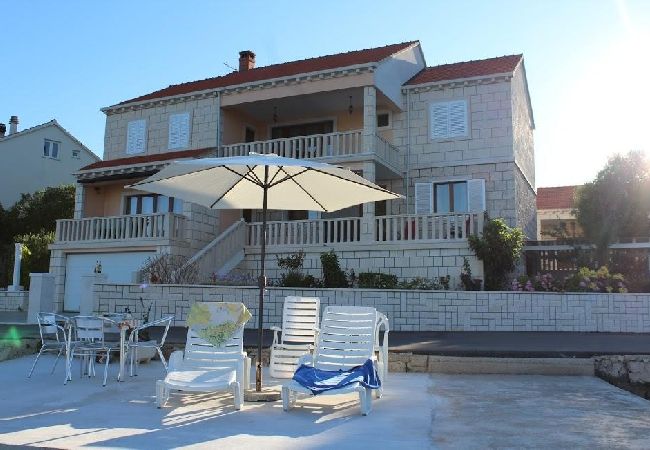 Apartament w Lumbarda - Apartament w Lumbarda z Widok na morze, taras, Klimatyzacja, WIFI (128-1) Apartament w Lumbarda - Apartament w Lumbarda z Widok na morze, taras, Klimatyzacja, WIFI (128-1)