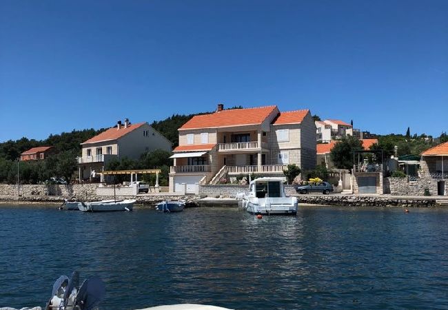 Apartament w Lumbarda - Apartament w Lumbarda z Widok na morze, taras, Klimatyzacja, WIFI (128-1) Apartament w Lumbarda - Apartament w Lumbarda z Widok na morze, taras, Klimatyzacja, WIFI (128-1)