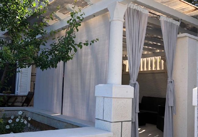 Studio w Lumbarda - Apartament Studio w Lumbarda z Widok na morze, taras, Klimatyzacja, WIFI (128-3) Studio w Lumbarda - Apartament Studio w Lumbarda z Widok na morze, taras, Klimatyzacja, WIFI (128-3)