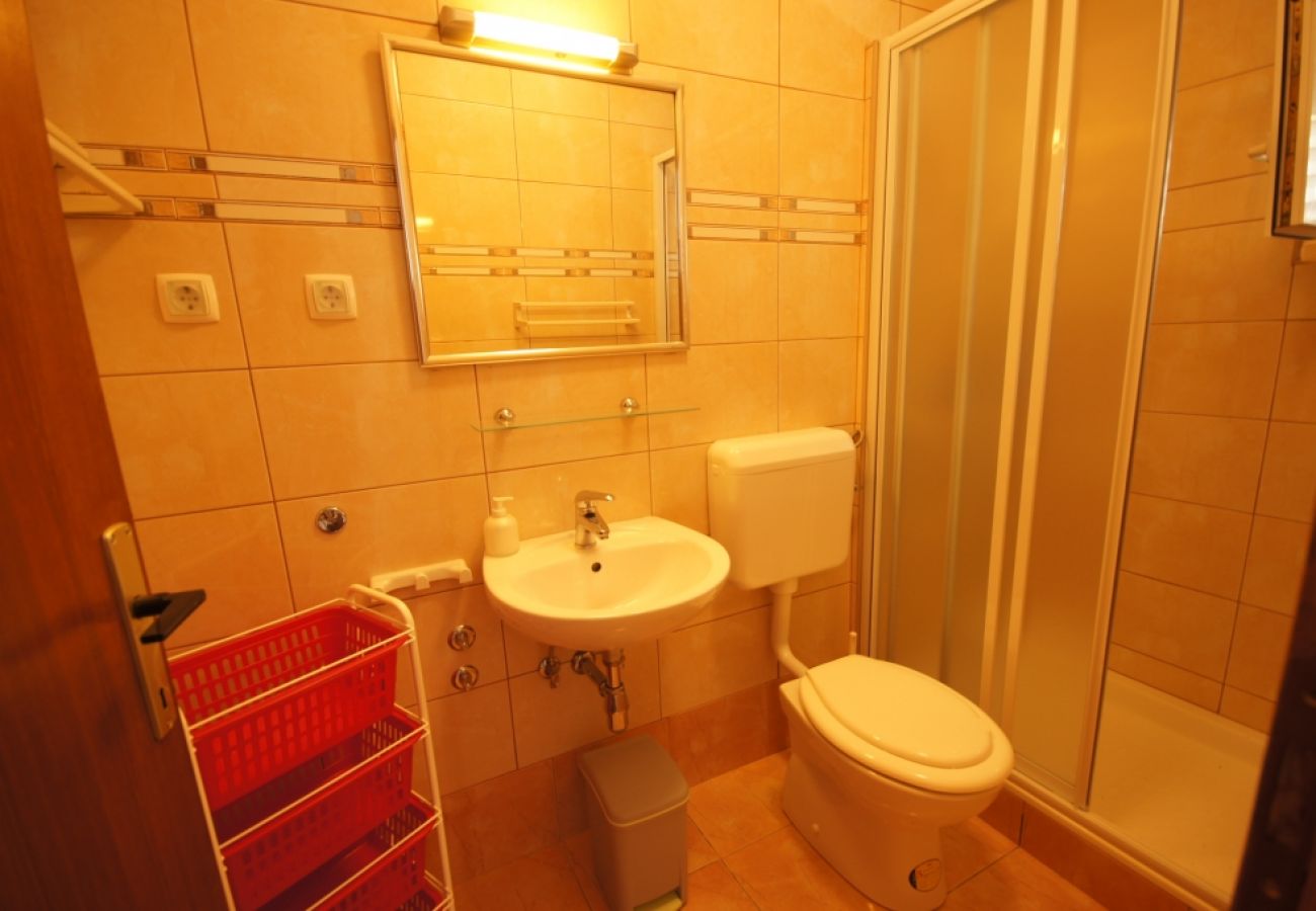 Apartament w Brela - Apartament w Brela z Widok na morze, taras, Klimatyzacja, WIFI (75-2)