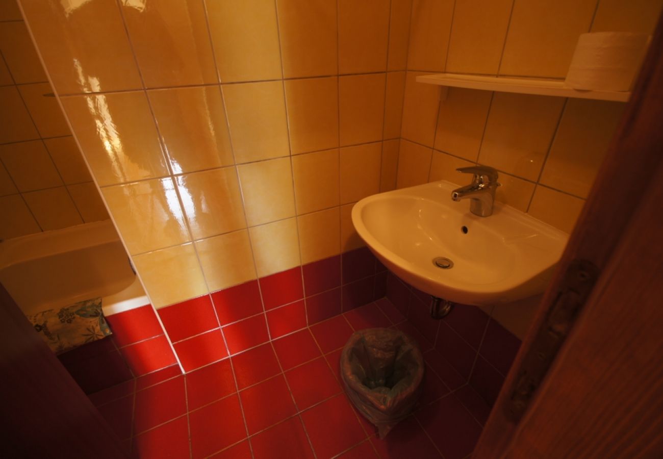 Apartament w Brela - Apartament w Brela z Widok na morze, taras, Klimatyzacja, WIFI (75-3)