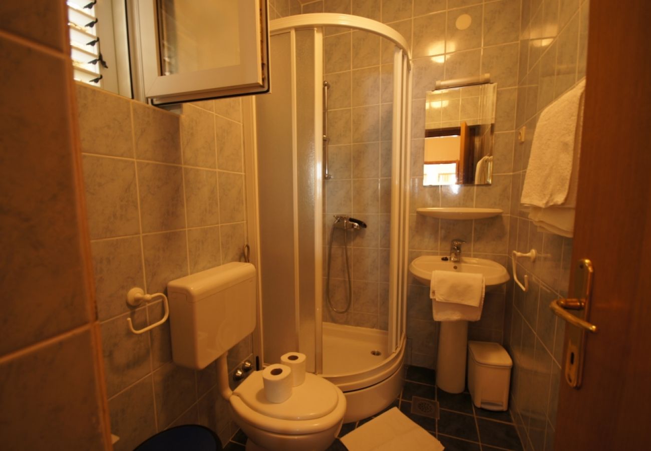 Apartament w Brela - Apartament w Brela z Widok na morze, taras, Klimatyzacja, WIFI (75-4)