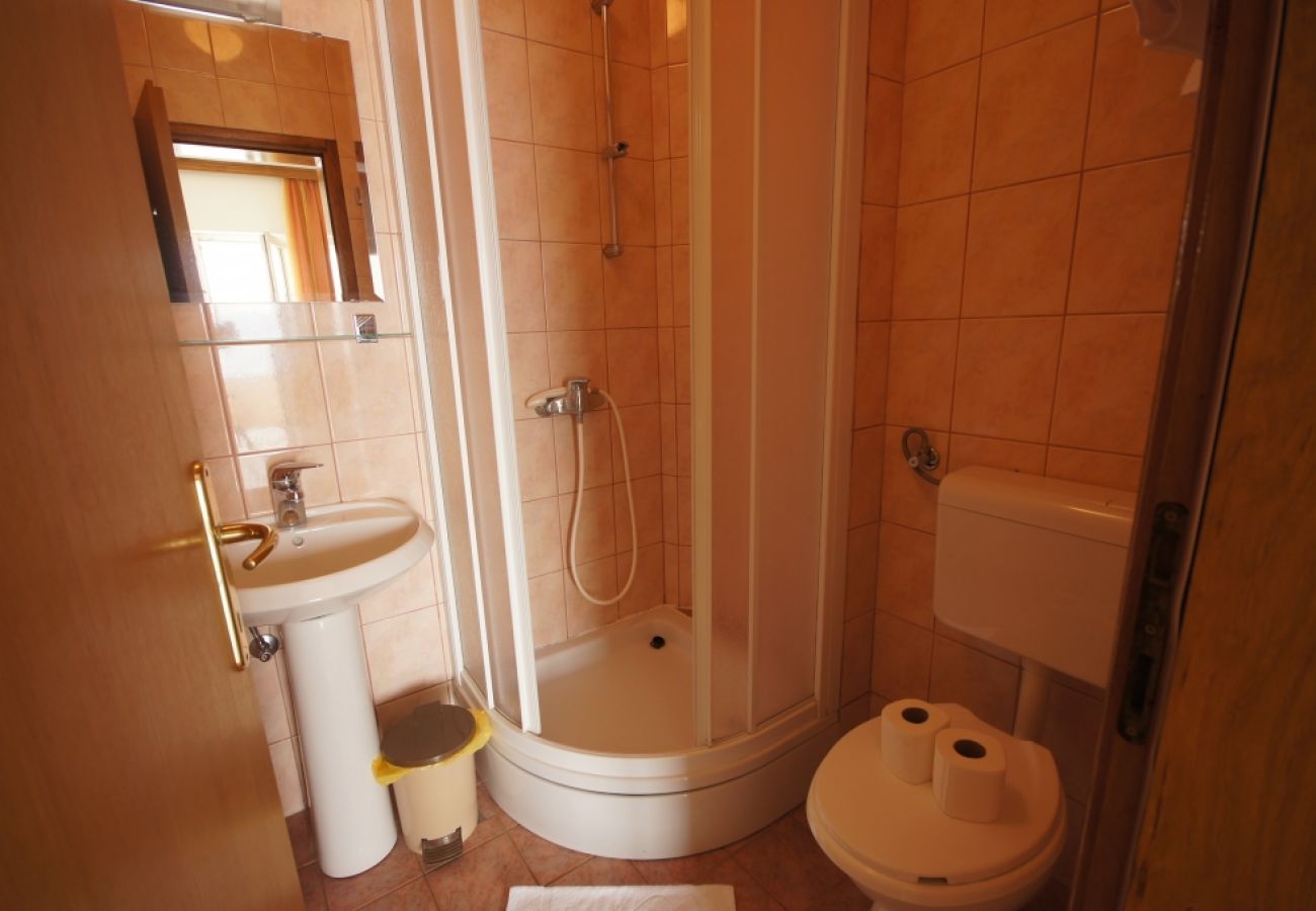 Apartament w Brela - Apartament w Brela z Widok na morze, taras, Klimatyzacja, WIFI (75-4)