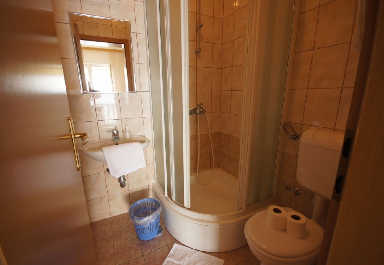 Apartament w Brela - Apartament w Brela z Widok na morze, taras, Klimatyzacja, WIFI (75-6)