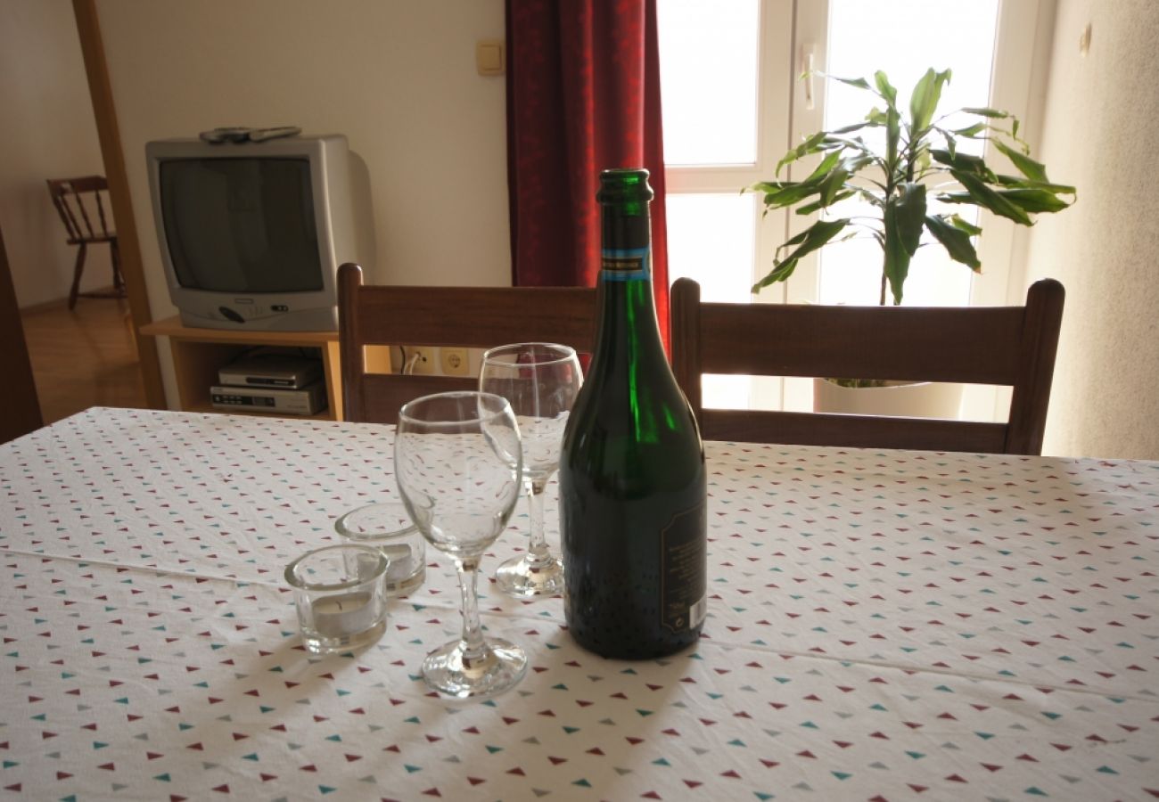 Apartament w Brela - Apartament w Brela z Widok na morze, taras, Klimatyzacja, WIFI (75-6)