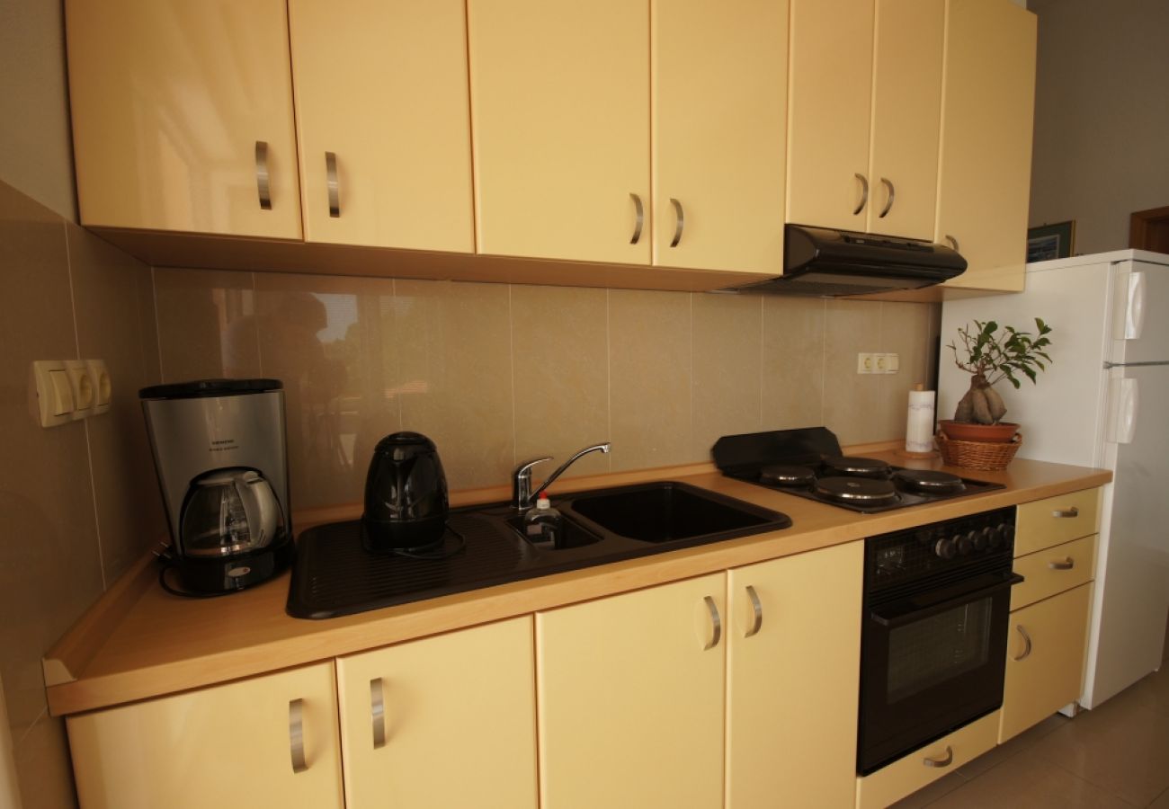 Apartament w Brela - Apartament w Brela z Widok na morze, taras, Klimatyzacja, WIFI (75-7)