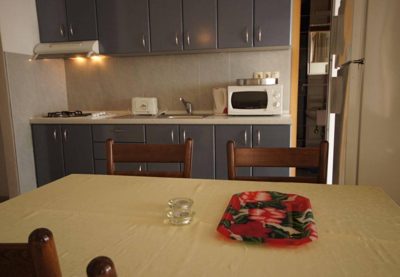 Apartament w Brela - Apartament w Brela z Widok na morze, taras, Klimatyzacja, WIFI (75-8)