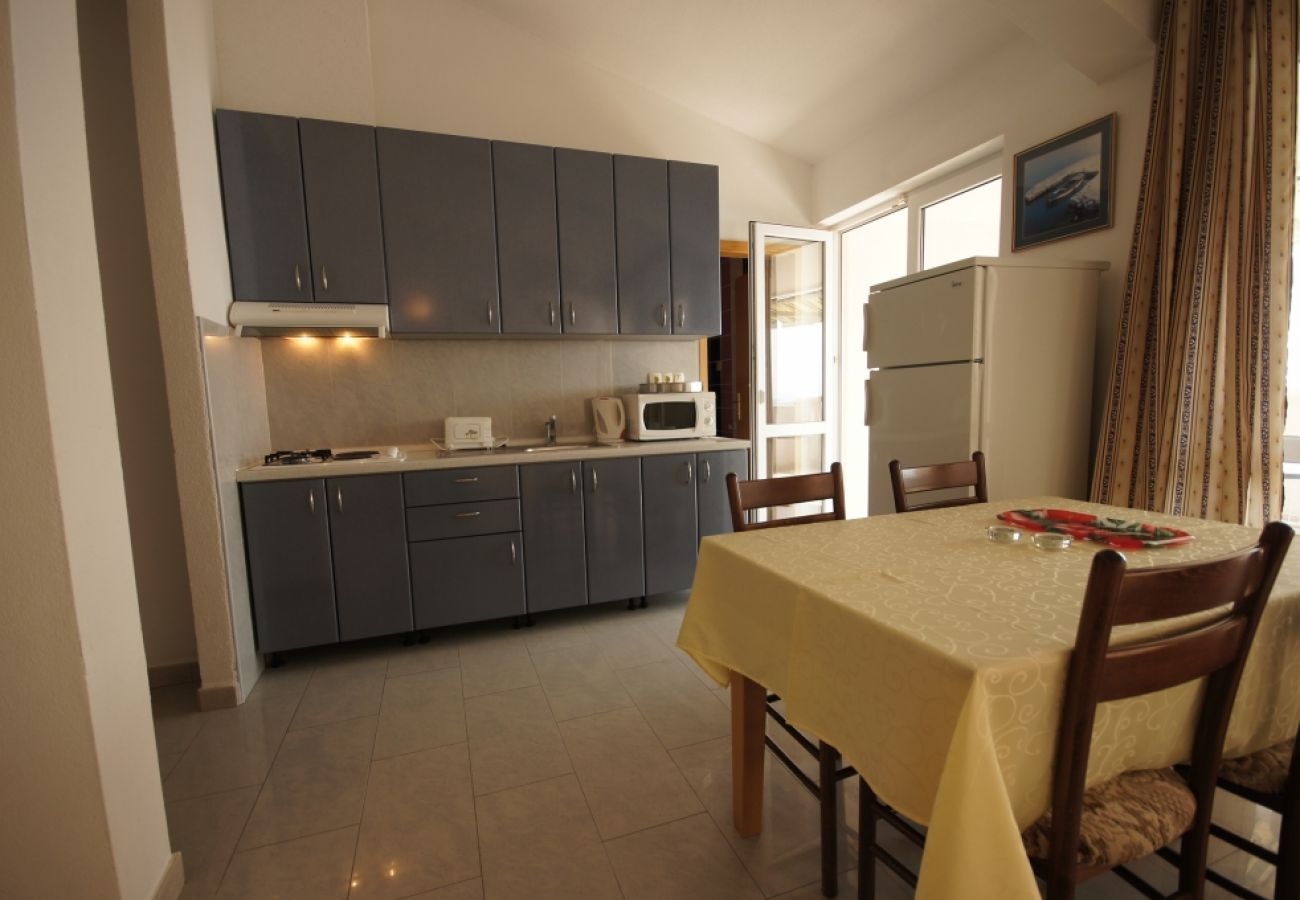 Apartament w Brela - Apartament w Brela z Widok na morze, taras, Klimatyzacja, WIFI (75-8)