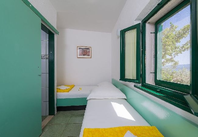 Dom w Murvica - Domek wypoczynkowy w Murvica z Widok na morze, taras, Klimatyzacja, WIFI (146-6) Dom w Murvica - Domek wypoczynkowy w Murvica z Widok na morze, taras, Klimatyzacja, WIFI (146-6)