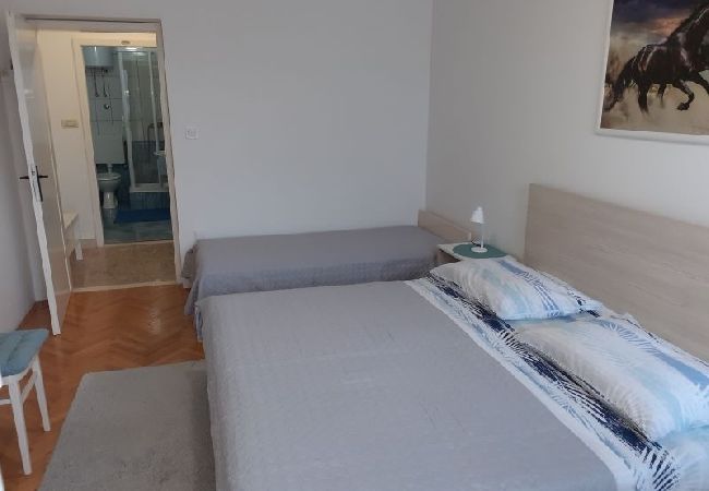 Apartament w Omiš - Apartament w Omiš z Widok na morze, balkon, Klimatyzacja, WIFI (161-3) Apartament w Omiš - Apartament w Omiš z Widok na morze, balkon, Klimatyzacja, WIFI (161-3)