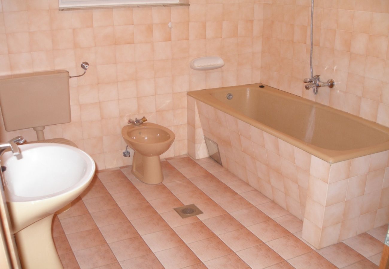 Apartament w Duce - Apartament w Duće z Widok na morze, taras, Klimatyzacja, WIFI (192-2)