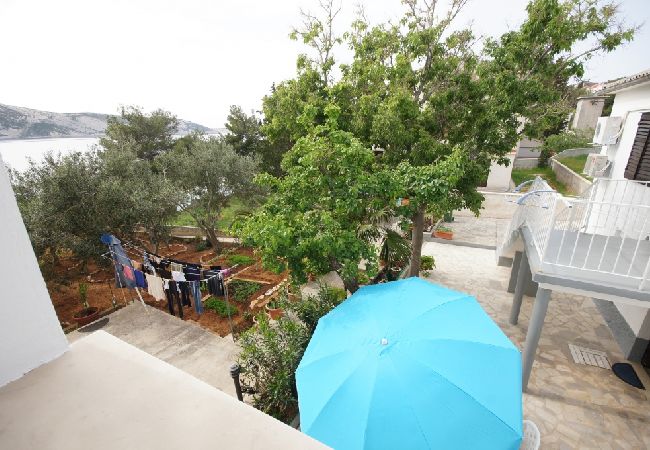 Apartament w Stara Novalja - Apartament w Stara Novalja z Widok na morze, taras, Klimatyzacja, WIFI (183-3) Apartament w Stara Novalja - Apartament w Stara Novalja z Widok na morze, taras, Klimatyzacja, WIFI (183-3)