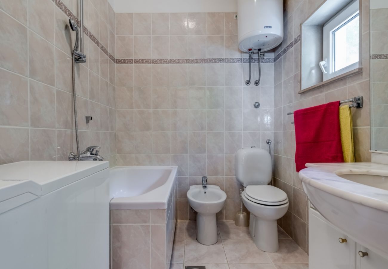 Apartament w Pisak - Apartament w Pisak z Widok na morze, taras, Klimatyzacja, WIFI (196-2)