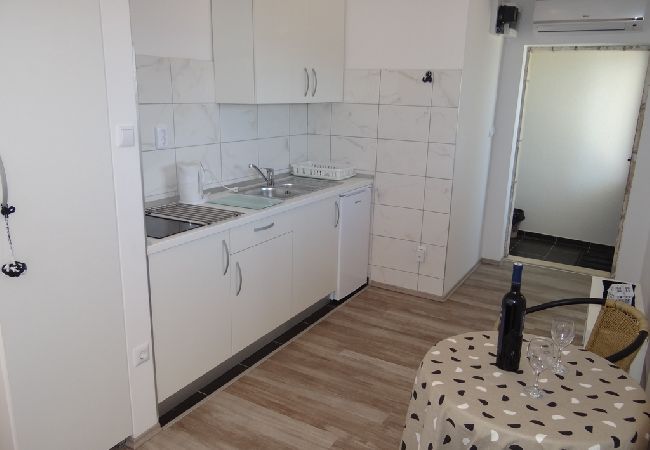 Studio w Hvar - Apartament Studio w Hvar z Widok na morze, taras, Klimatyzacja, WIFI (199-1) Studio w Hvar - Apartament Studio w Hvar z Widok na morze, taras, Klimatyzacja, WIFI (199-1)