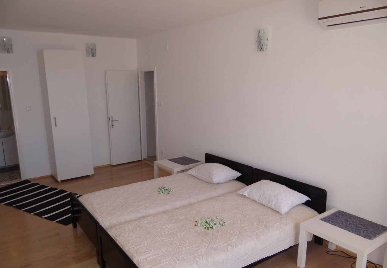 Apartament w Hvar - Apartament w Hvar z Widok na morze, taras, Klimatyzacja, WIFI (199-2)