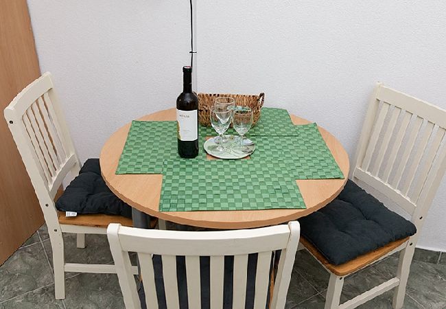 Studio w Tucepi - Apartament Studio w Tučepi z Klimatyzacja, WIFI, Pralka (202-2) Studio w Tucepi - Apartament Studio w Tučepi z Klimatyzacja, WIFI, Pralka (202-2)