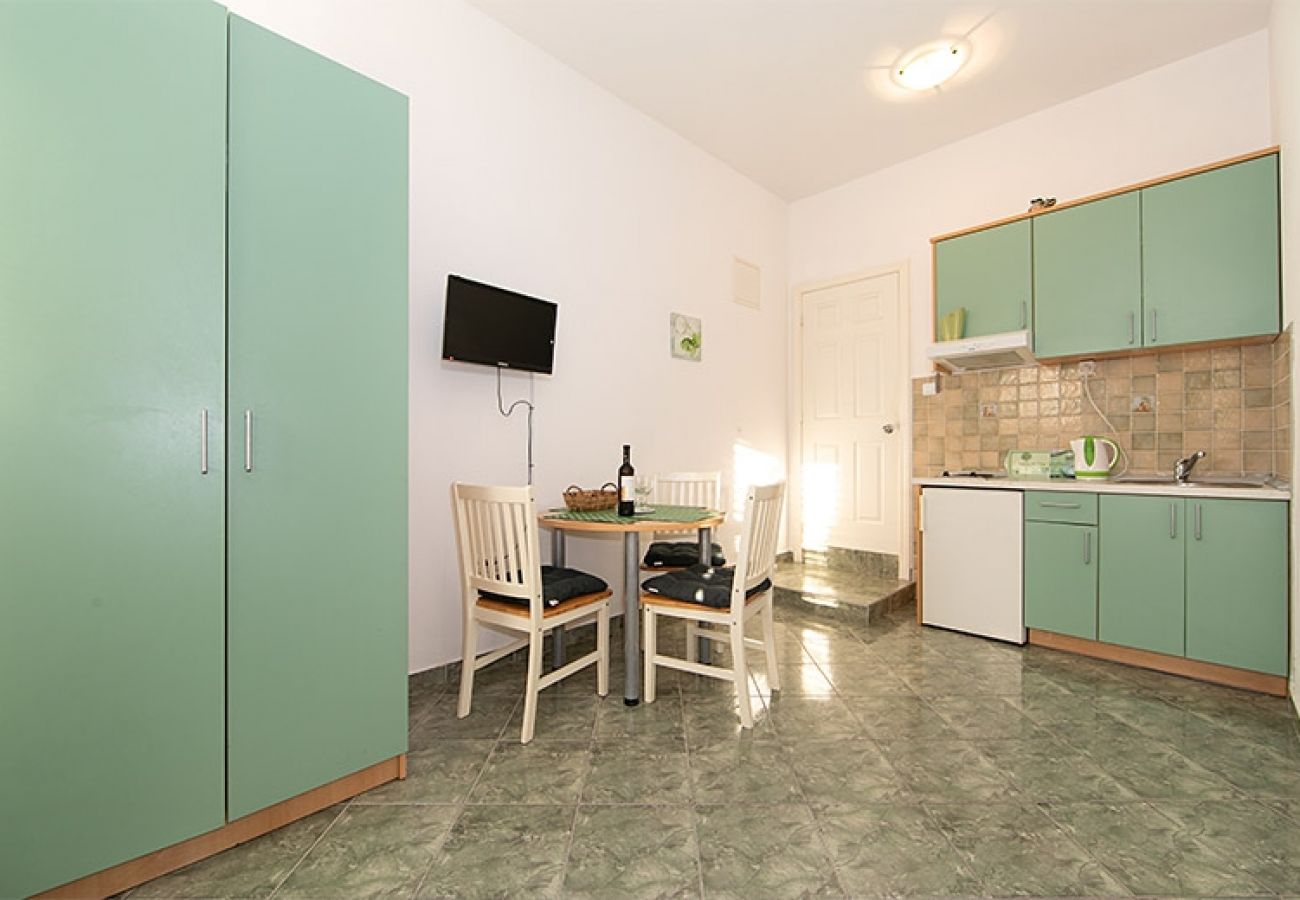 Studio w Tucepi - Apartament Studio w Tučepi z Klimatyzacja, WIFI, Pralka (202-2)