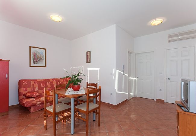 Apartament w Tucepi - Apartament w Tučepi z taras, Klimatyzacja, WIFI, Pralka (202-3) Apartament w Tucepi - Apartament w Tučepi z taras, Klimatyzacja, WIFI, Pralka (202-3)