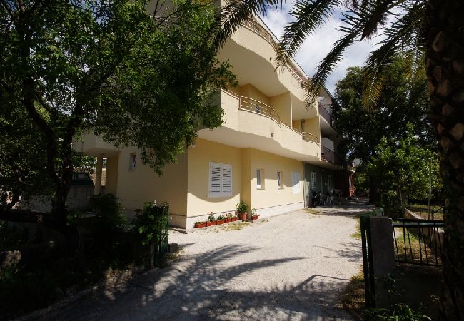 Apartament w Tucepi - Apartament w Tučepi z taras, Klimatyzacja, WIFI, Pralka (202-3) Apartament w Tucepi - Apartament w Tučepi z taras, Klimatyzacja, WIFI, Pralka (202-3)