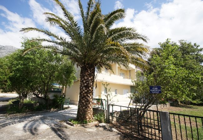 Apartament w Tucepi - Apartament w Tučepi z taras, Klimatyzacja, WIFI, Pralka (202-3) Apartament w Tucepi - Apartament w Tučepi z taras, Klimatyzacja, WIFI, Pralka (202-3)