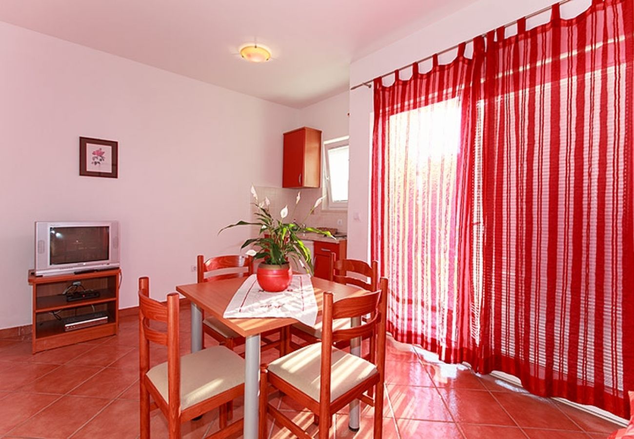 Apartament w Tucepi - Apartament w Tučepi z taras, Klimatyzacja, WIFI, Pralka (202-3)