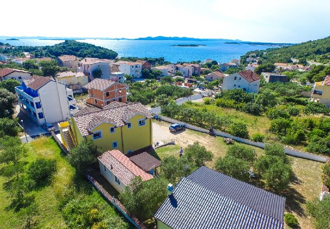 Apartament w Drage - Apartament w Drage z Widok na morze, balkon, Klimatyzacja, WIFI (566-2) Apartament w Drage - Apartament w Drage z Widok na morze, balkon, Klimatyzacja, WIFI (566-2)