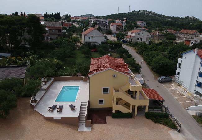 Dom w Drage - Domek wypoczynkowy w Drage z Widok na morze, balkon, Klimatyzacja, WIFI (592-1) Dom w Drage - Domek wypoczynkowy w Drage z Widok na morze, balkon, Klimatyzacja, WIFI (592-1)