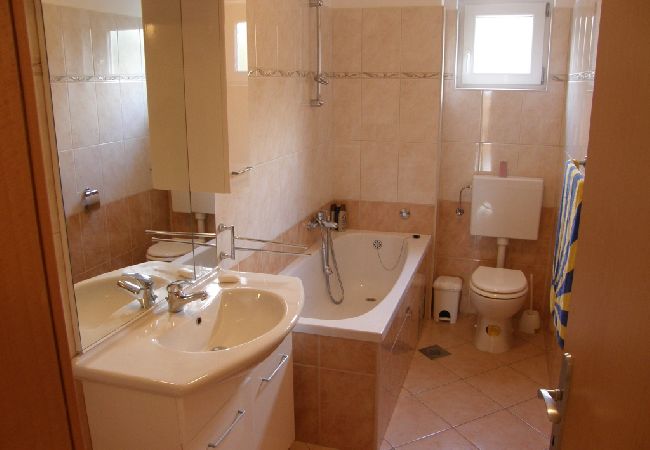 Apartament w Duce - Apartament w Duće z Widok na morze, taras, Klimatyzacja, Pralka (595-1) Apartament w Duce - Apartament w Duće z Widok na morze, taras, Klimatyzacja, Pralka (595-1)