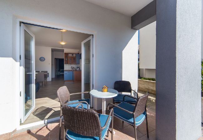 Apartament w Brist - Apartament w Brist z balkon, Klimatyzacja, WIFI (610-6) Apartament w Brist - Apartament w Brist z balkon, Klimatyzacja, WIFI (610-6)