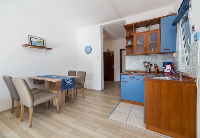 Apartament w Brist - Apartament w Brist z balkon, Klimatyzacja, WIFI (610-6) Apartament w Brist - Apartament w Brist z balkon, Klimatyzacja, WIFI (610-6)